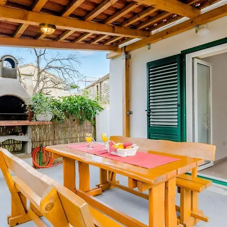 House Dinko Semesterbostad