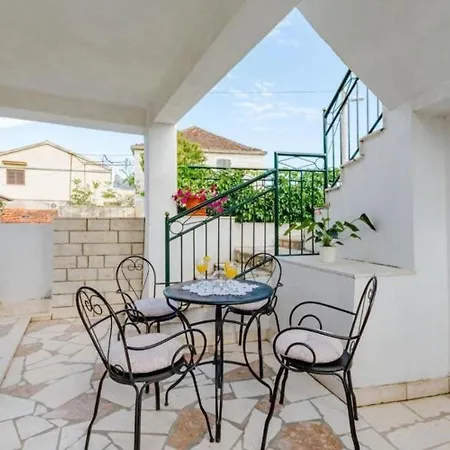 House Dinko Semesterbostad