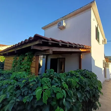 House Dinko Holiday home Vinisce